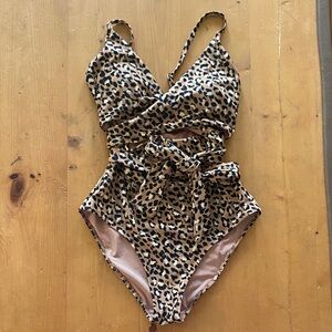Aerie Women’s Leopard Print One Piece Swimsuit Full Coverage Size Medium